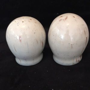 Ceramic egg shaped salt+ pepper shaker set